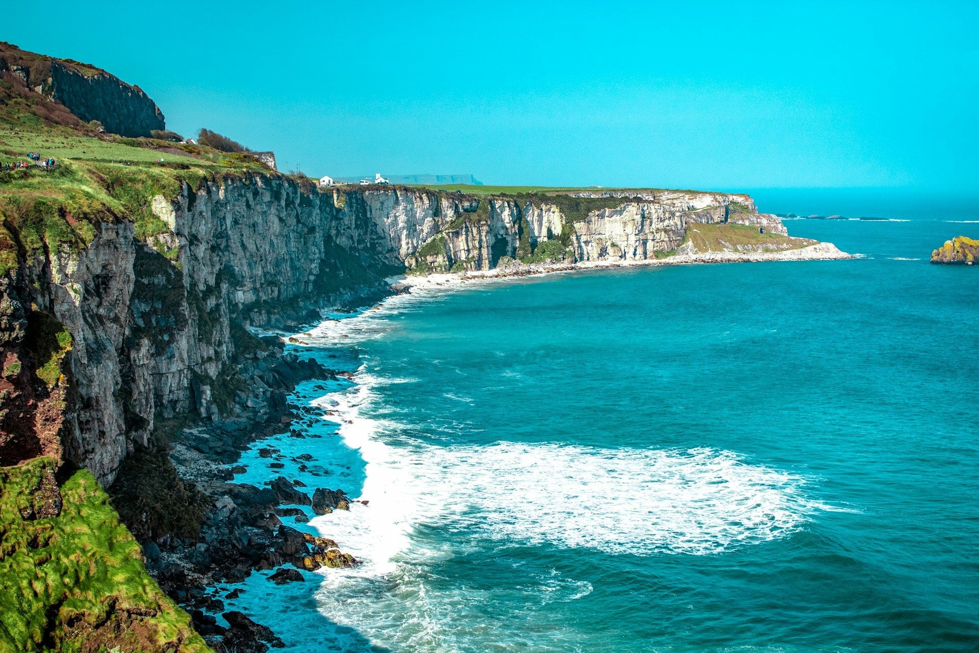 What to Wear in Ireland in Summer: A Complete Packing Guide