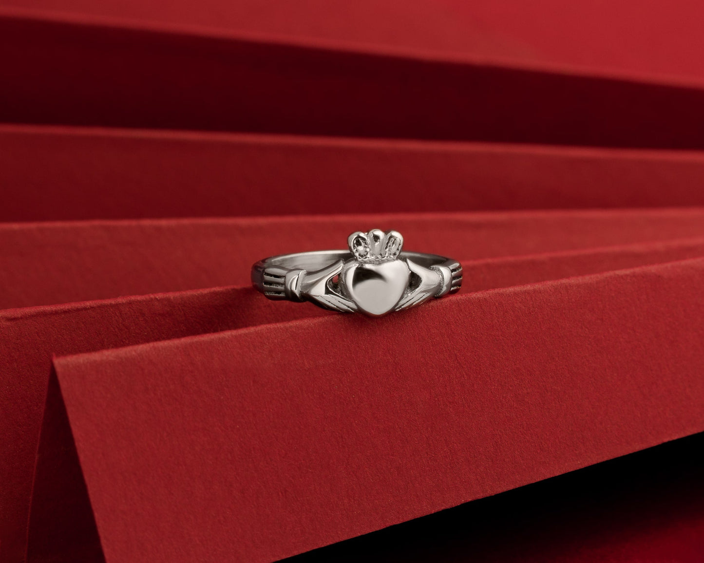 Eirin Apparel Claddagh Ring Women's Silver-Plated Claddagh Ring - ‘Truehold’