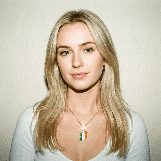 Eirin Apparel Necklace Gold Map of Ireland Tricolour Necklace – ‘Bratach na hÉireann’ (Flag of Ireland)