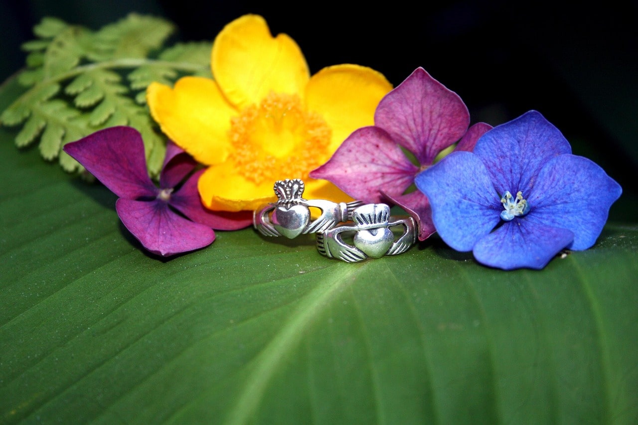 The Real Story Behind the Claddagh Ring (It’s Deeper Than You Think!)