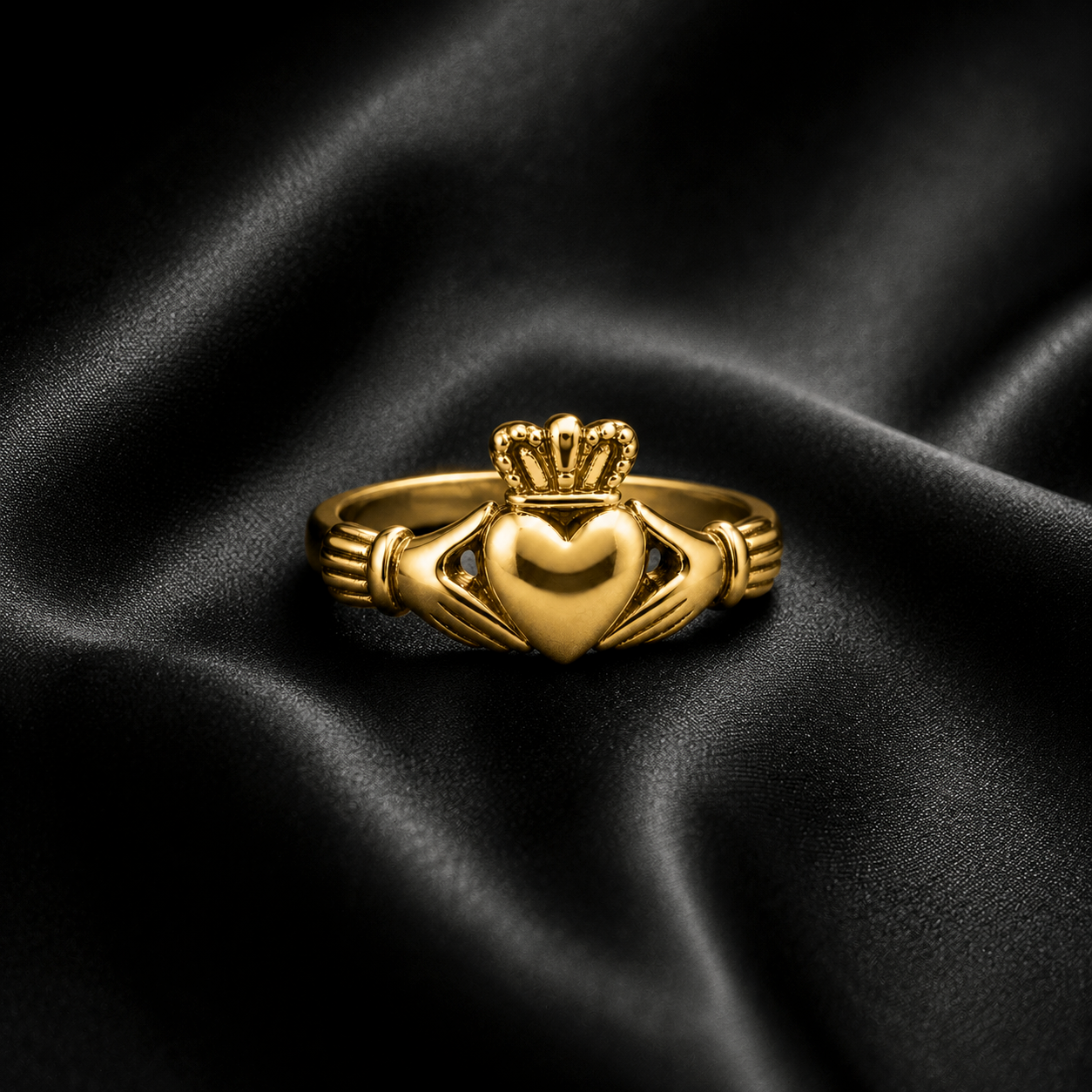 Vergoldeter klassischer Damen-Claddagh-Ring – „Gréine“ (Von der Sonne)