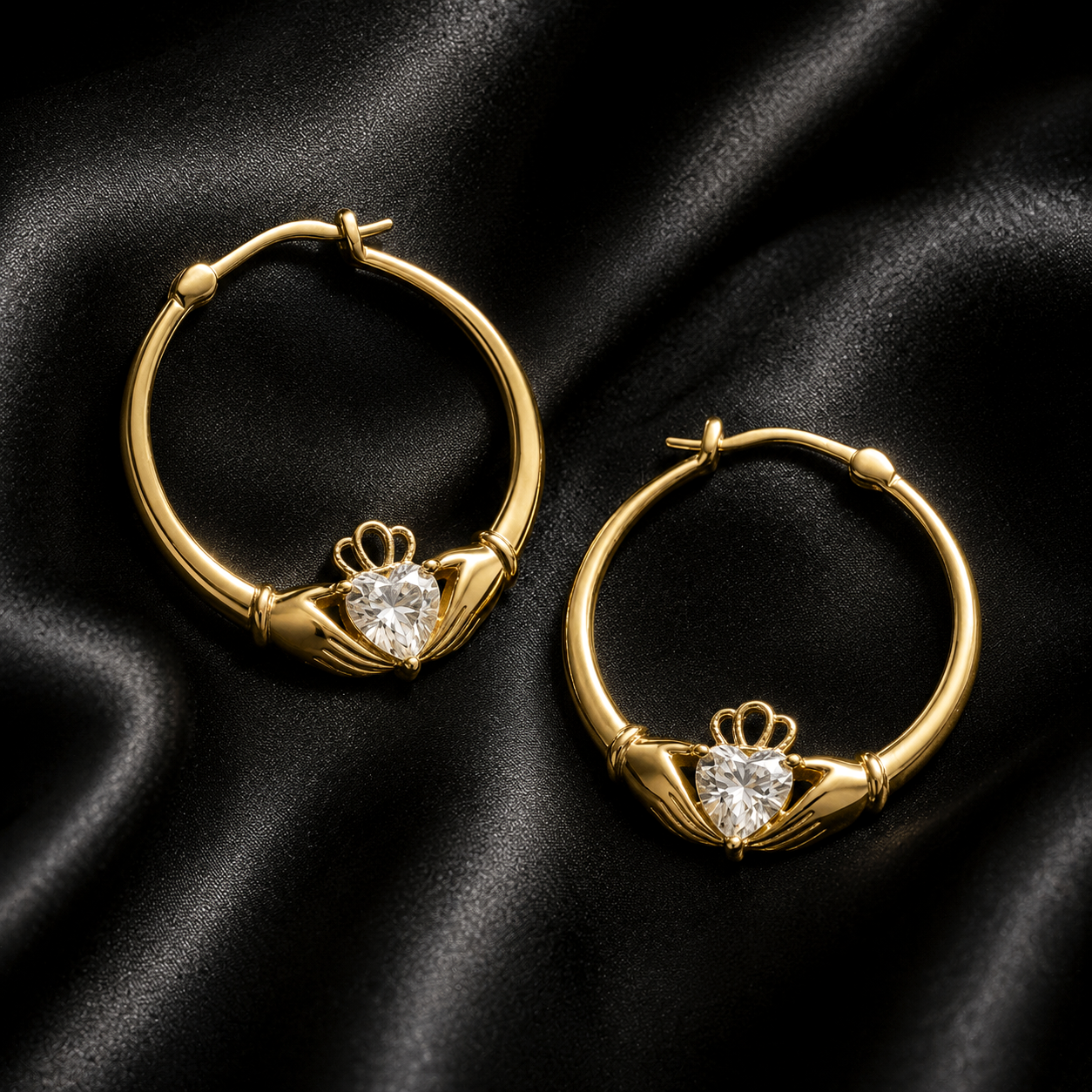 Vergoldete Sterling-Silber-Claddagh-Ohrringe – „Croi Óir“ (Goldenes Herz)