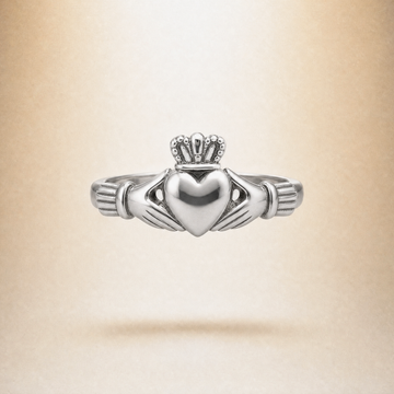 Women's Silver-Plated Classic Claddagh Ring – ‘Gealaí’ (Moonlight)