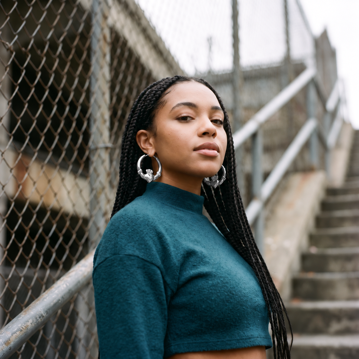 Eirin Apparel Claddagh Earrings Chunky Silver-Plated Claddagh Hoop Earrings – 'Réalta' (Starlight)