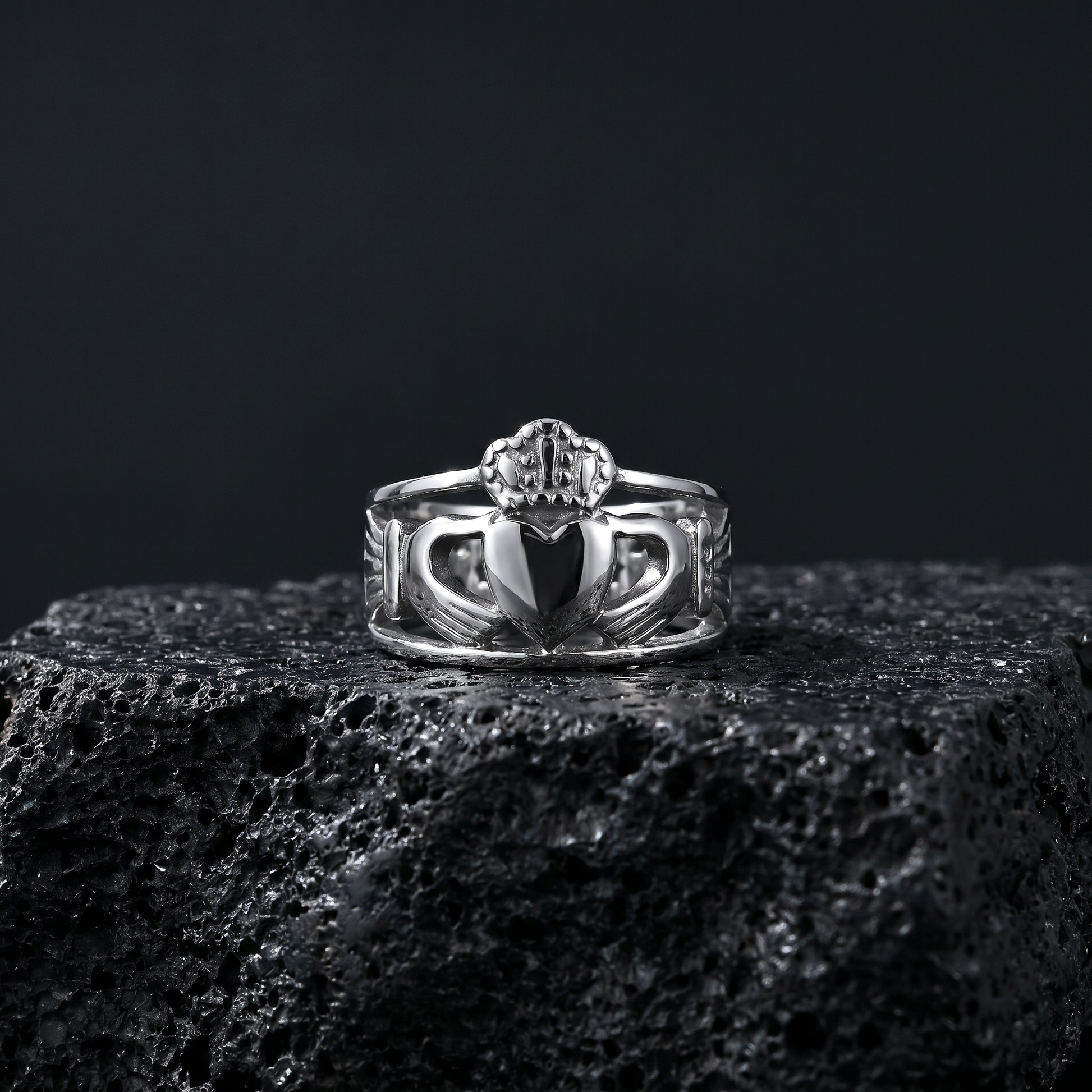 Eirin Apparel Claddagh Ring Polished Silver / 7 Women’s Chunky Claddagh Ring – 'Dílse' (Faithful)
