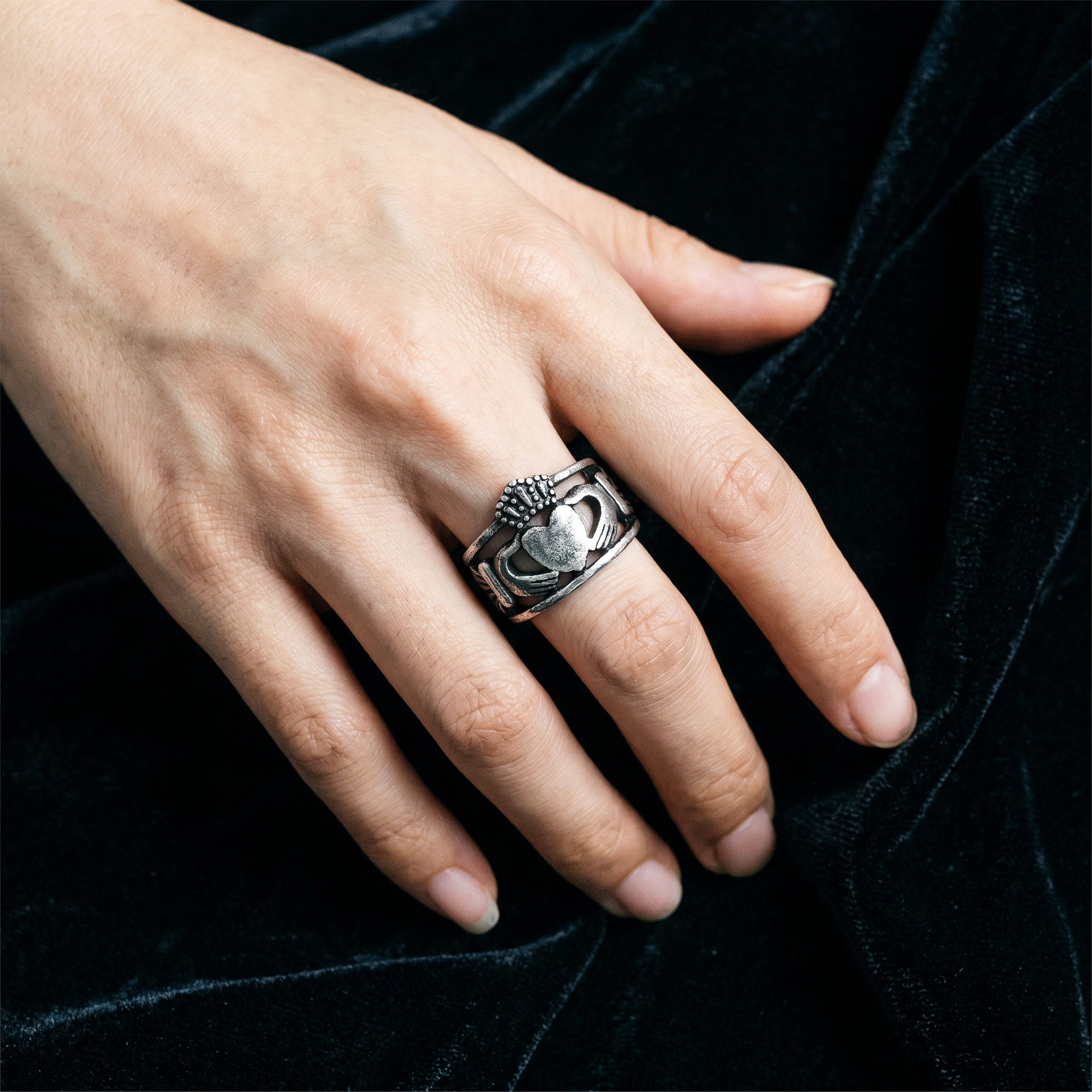 Eirin Apparel Claddagh Ring Women’s Chunky Claddagh Ring – 'Dílse' (Faithful)