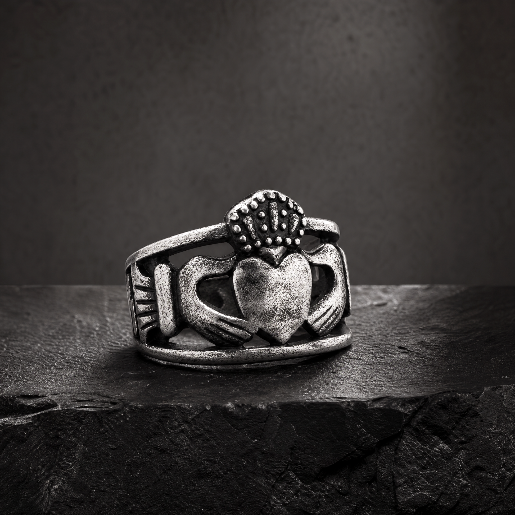 Eirin Apparel Claddagh Ring Women’s Chunky Claddagh Ring – 'Dílse' (Faithful)