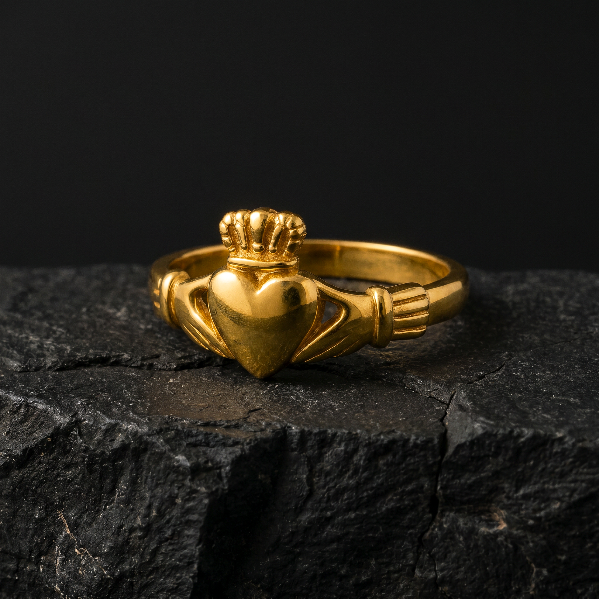 Eirin Apparel Claddagh Ring Women's Gold-Plated Classic Claddagh Ring – ‘Gréine’ (Of the Sun)