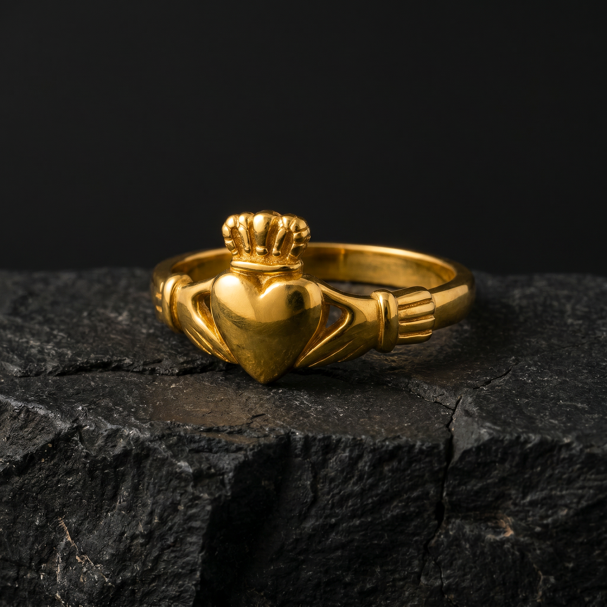 Eirin Apparel Claddagh Ring Women's Gold-Plated Classic Claddagh Ring – ‘Gréine’ (Of the Sun)
