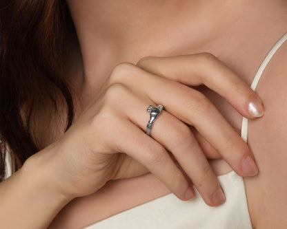 Eirin Apparel Claddagh Ring Women's Silver-Plated Claddagh Ring - ‘Truehold’