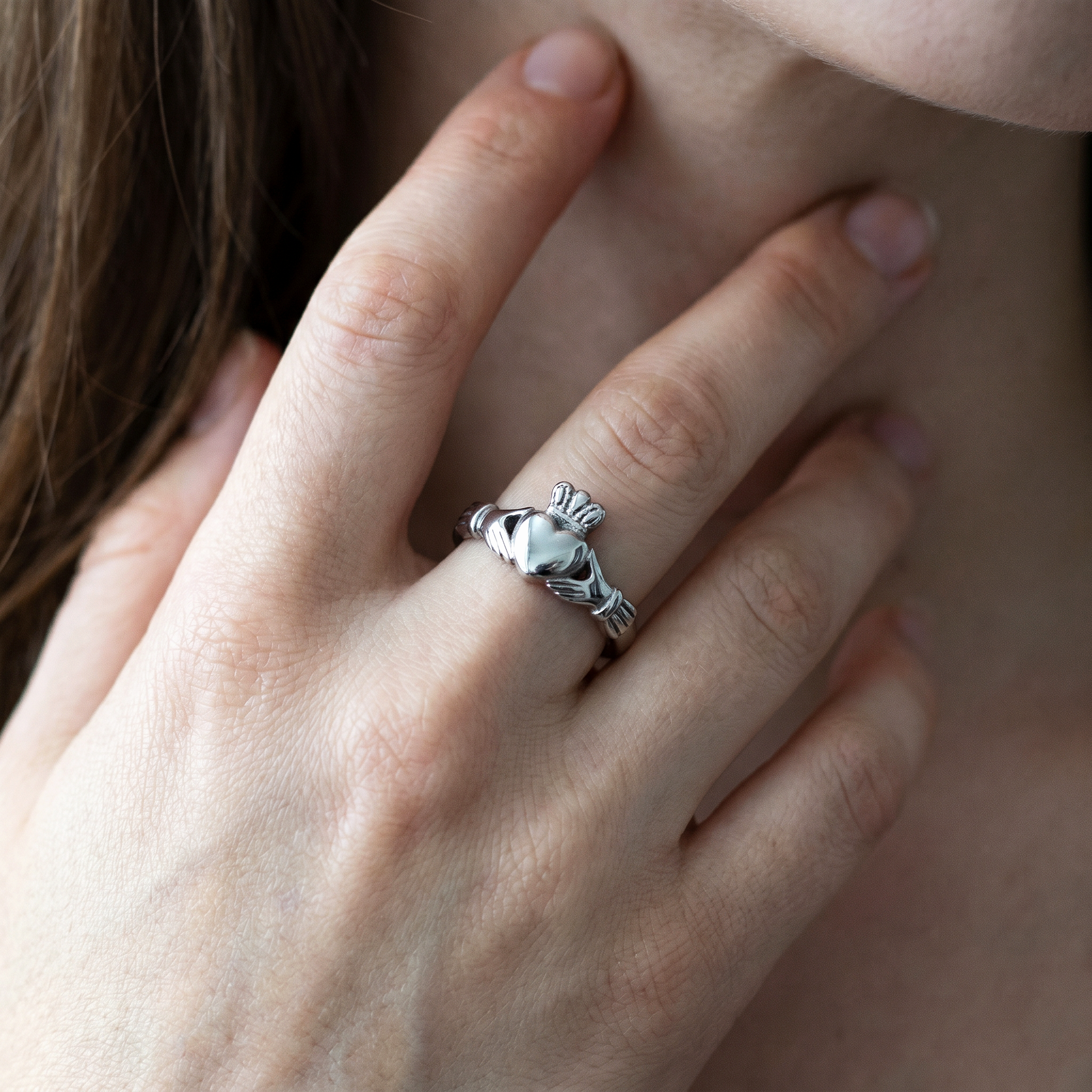 Eirin Apparel Claddagh Ring Women's Silver-Plated Classic Claddagh Ring – ‘Gealaí’ (Moonlight)