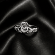 Eirin Apparel Claddagh Ring Women's Silver-Plated Classic Claddagh Ring – ‘Gealaí’ (Moonlight)
