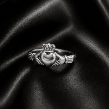 Eirin Apparel Claddagh Ring Women's Silver-Plated Classic Claddagh Ring – ‘Gealaí’ (Moonlight)