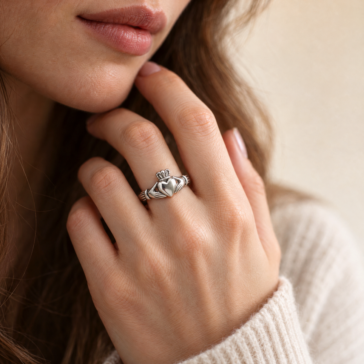 Eirin Apparel Claddagh Ring Women's Silver-Plated Classic Claddagh Ring – ‘Gealaí’ (Moonlight)