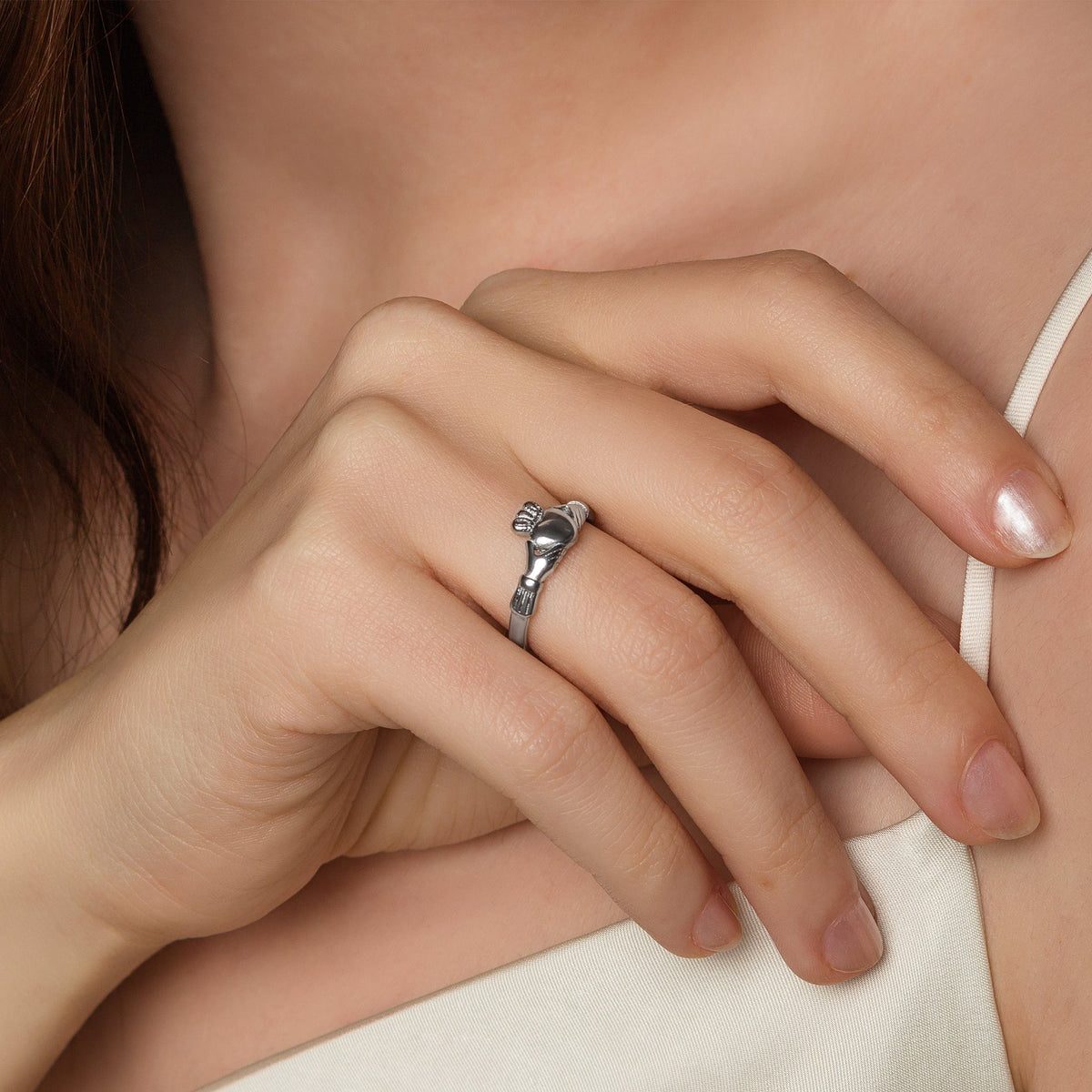Eirin Apparel Claddagh Ring Women's Silver-Plated Classic Claddagh Ring – ‘Gealaí’ (Moonlight)