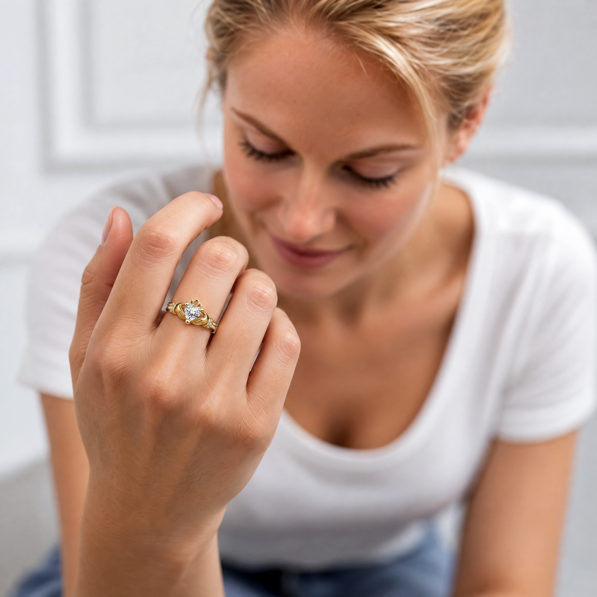 Eirin Apparel Claddagh Ring Women's Sterling Silver Gold Claddagh Ring – 'Grá Geal' (Radiant Love)