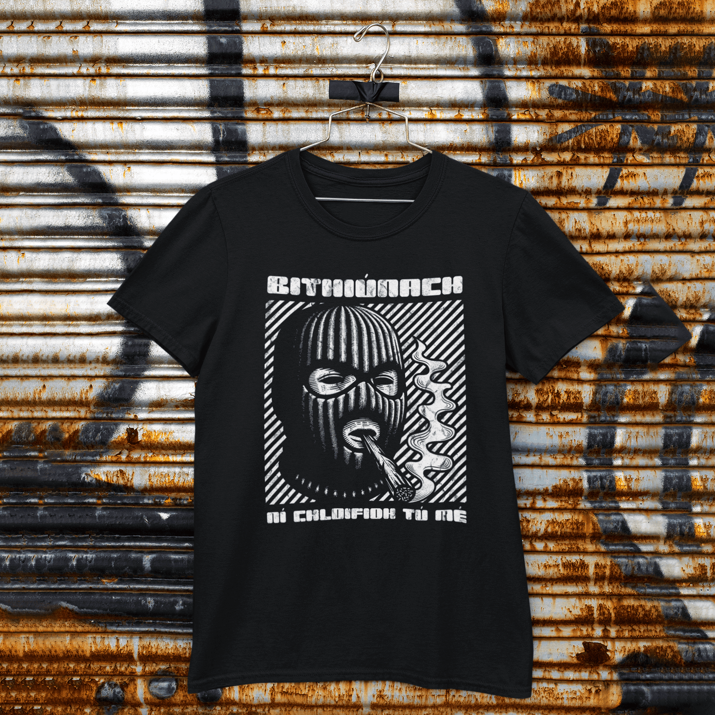 Eirin Apparel Men's T-Shirt Men's 'Irish Outlaw' Gaelic T-Shirt