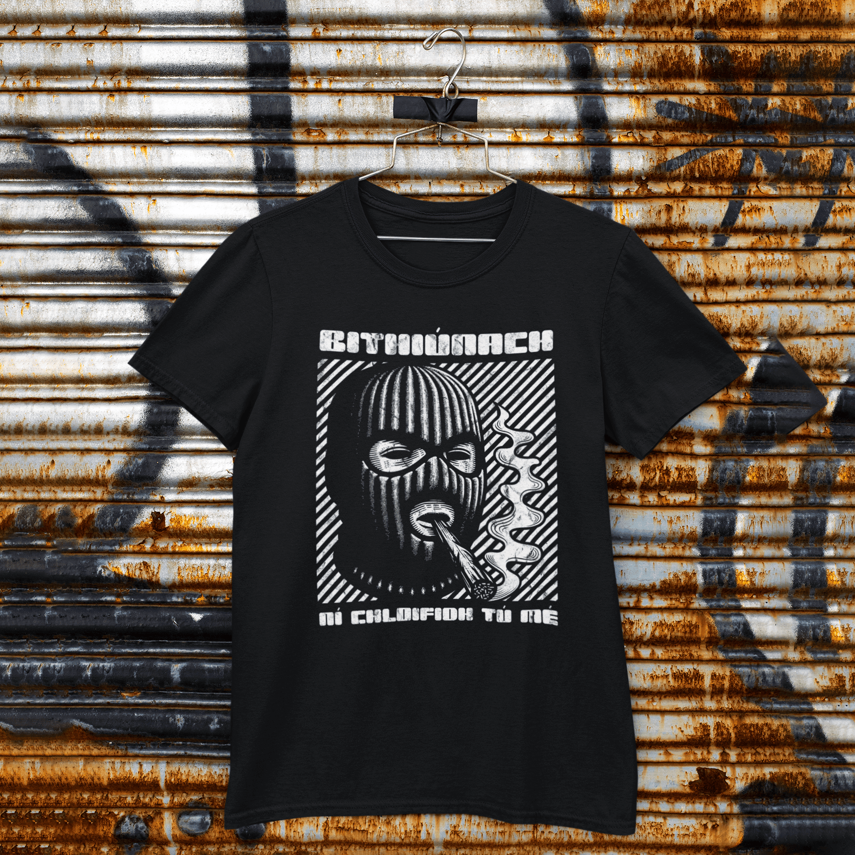 Eirin Apparel Men's T-Shirt Men's 'Irish Outlaw' Gaelic T-Shirt