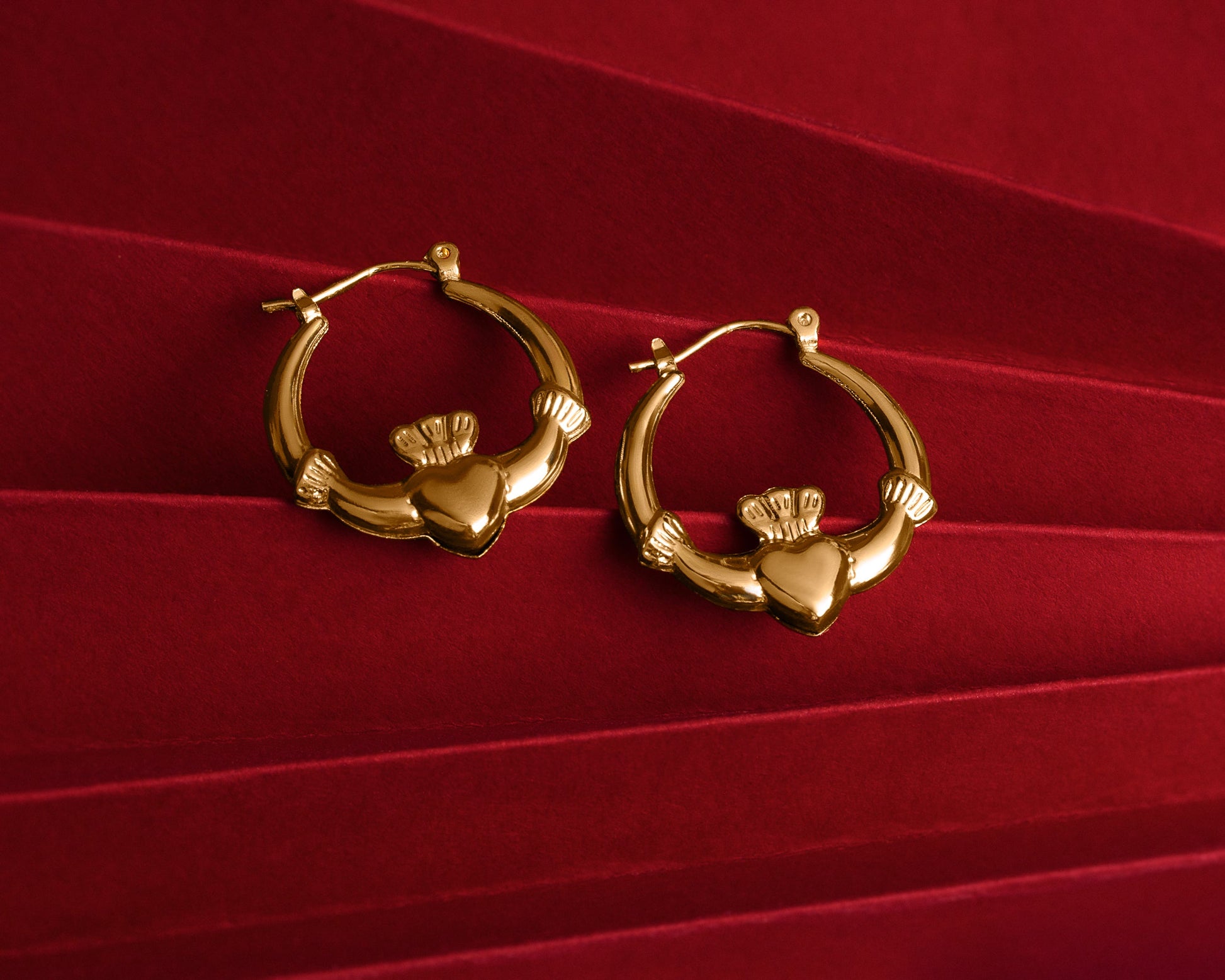 Eirin Apparel Mini Claddagh Hoop Earrings Dainty Gold-Plated Claddagh Hoop Earrings - 'Gríanóg' (Little Sun)