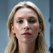 Eirin Apparel Mini Claddagh Hoop Earrings Dainty Gold-Plated Claddagh Hoop Earrings – 'Gríanóg' (Little Sun)