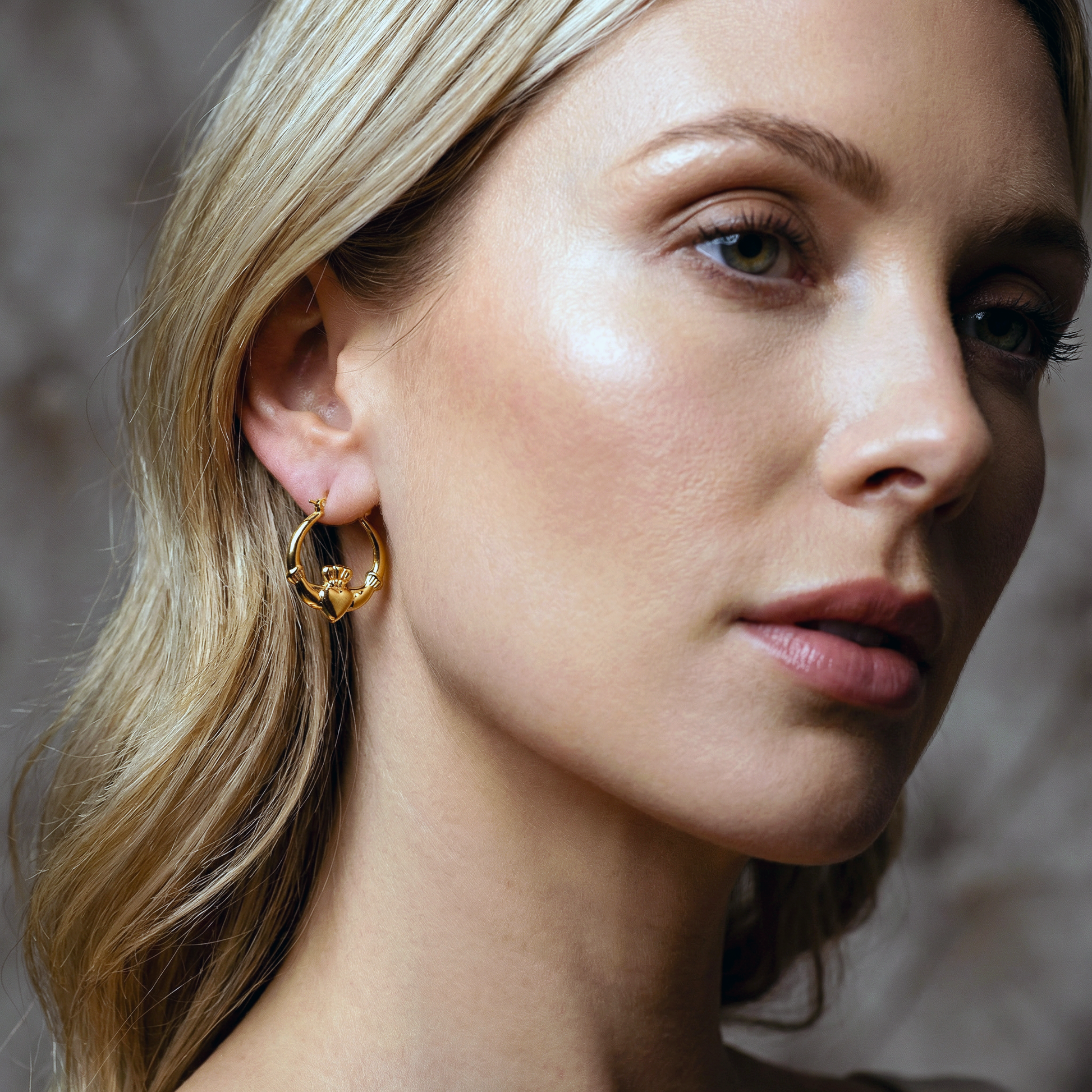 Eirin Apparel Mini Claddagh Hoop Earrings Dainty Gold-Plated Claddagh Hoop Earrings – 'Gríanóg' (Little Sun)