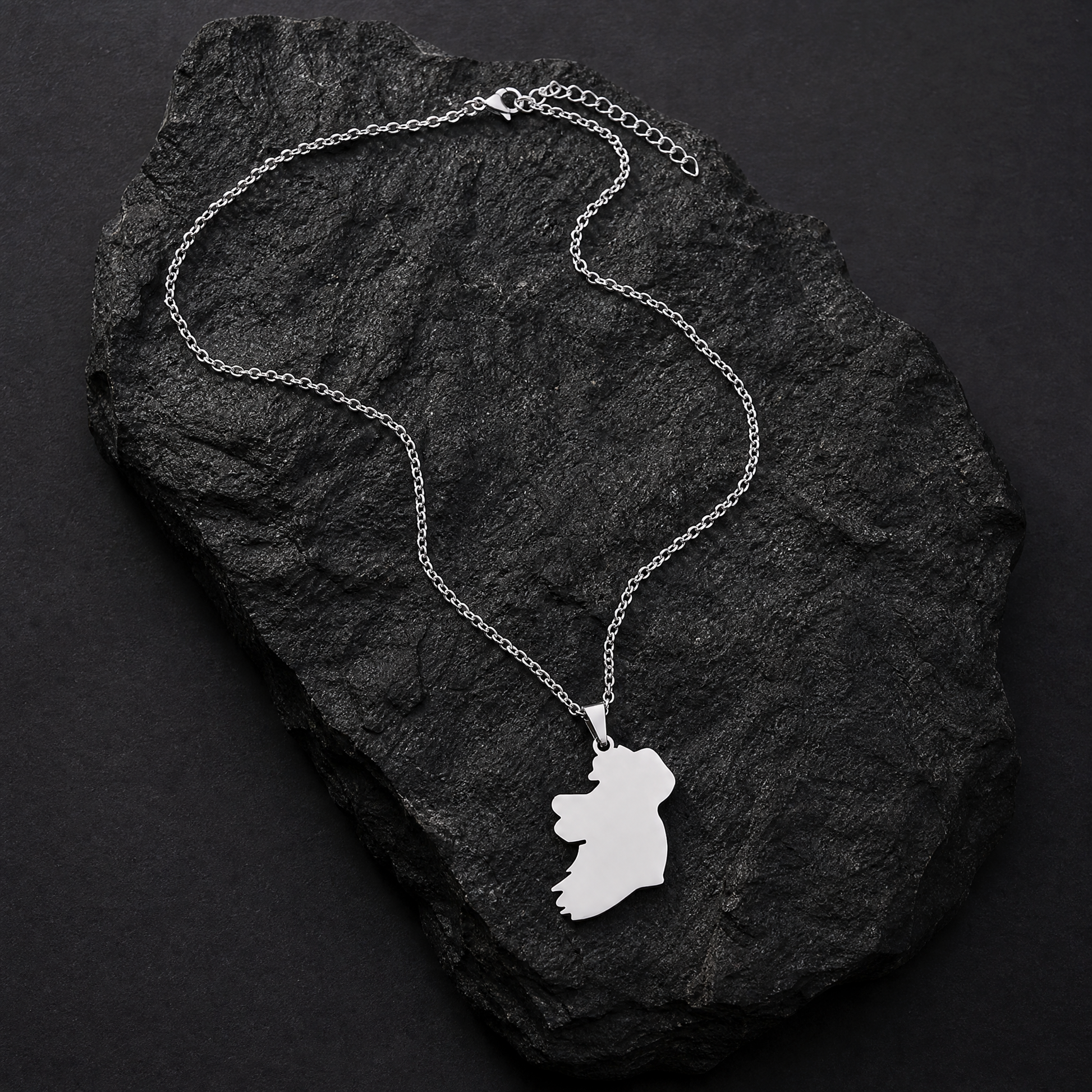 Eirin Apparel Necklace Classic Map of Ireland Necklace – ‘Oileán’ (Island)