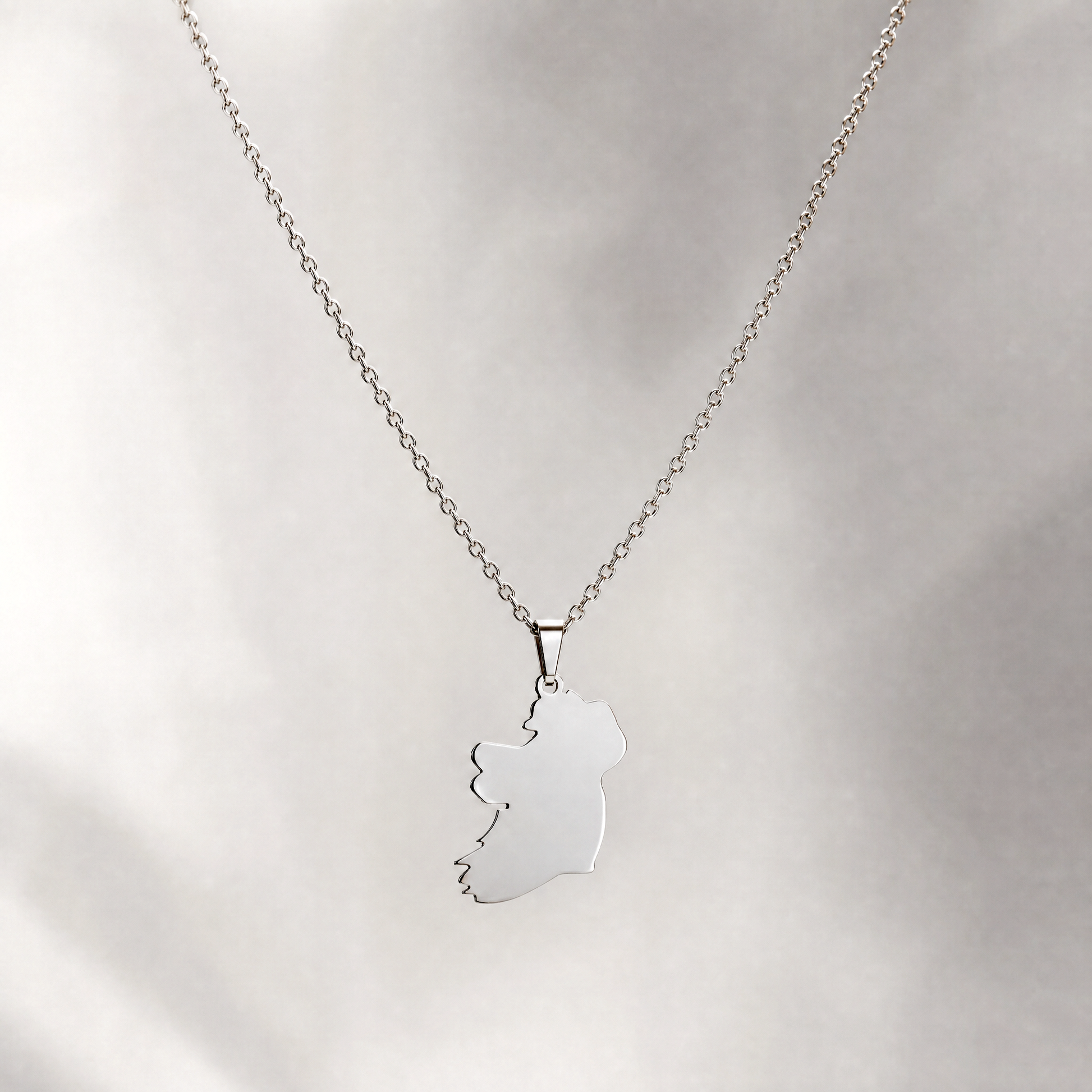 Eirin Apparel Necklace Classic Map of Ireland Necklace – ‘Oileán’ (Island)