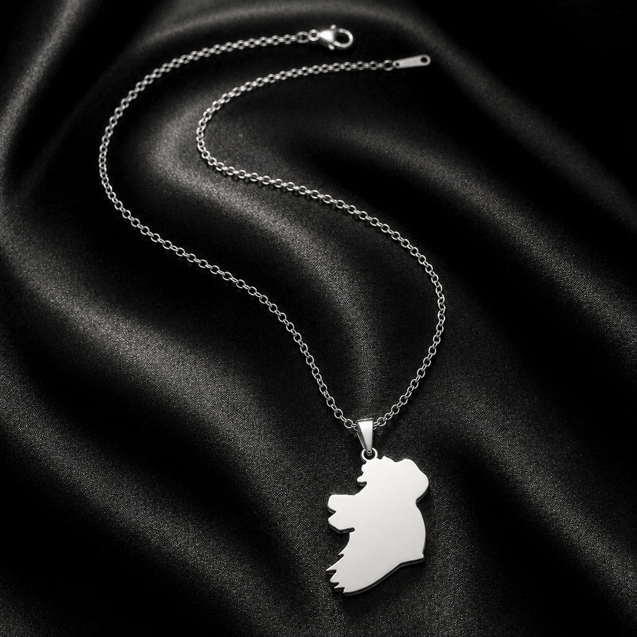 Eirin Apparel Necklace Classic Map of Ireland Necklace – ‘Oileán’ (Island)