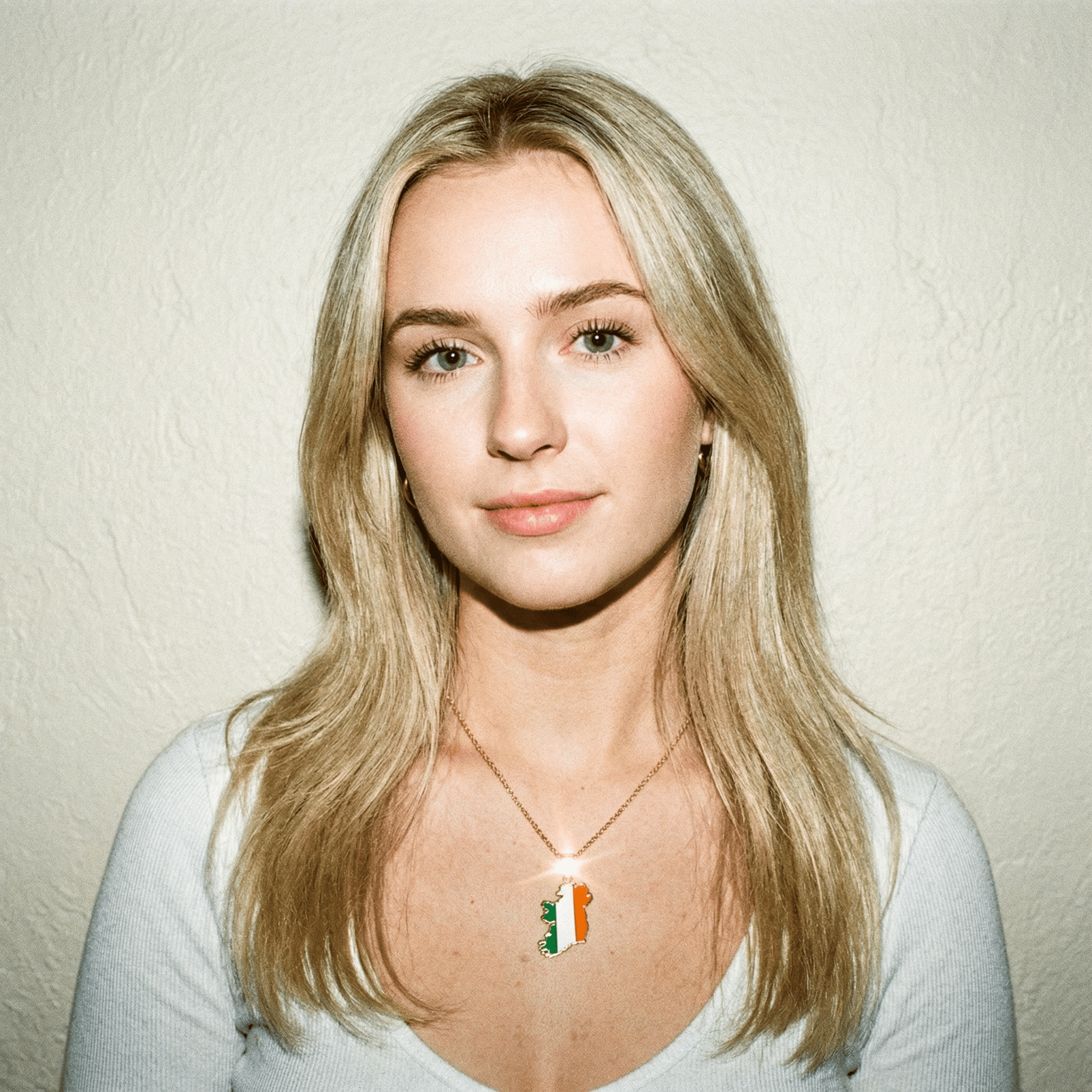 Eirin Apparel Necklace Gold Map of Ireland Tricolour Necklace – ‘Bratach na hÉireann’ (Flag of Ireland)