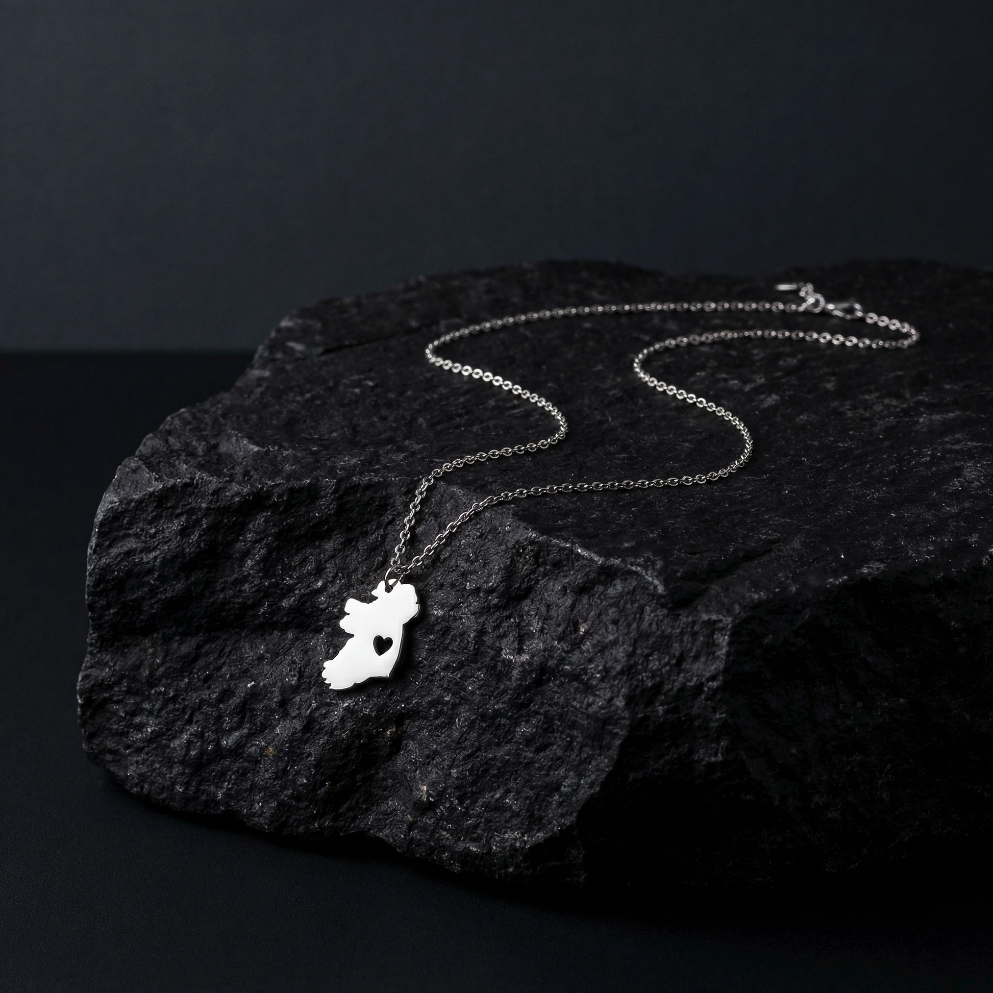 Eirin Apparel Necklace Map of Ireland Necklace – ‘Croí Éireann’ (Heart of Ireland)