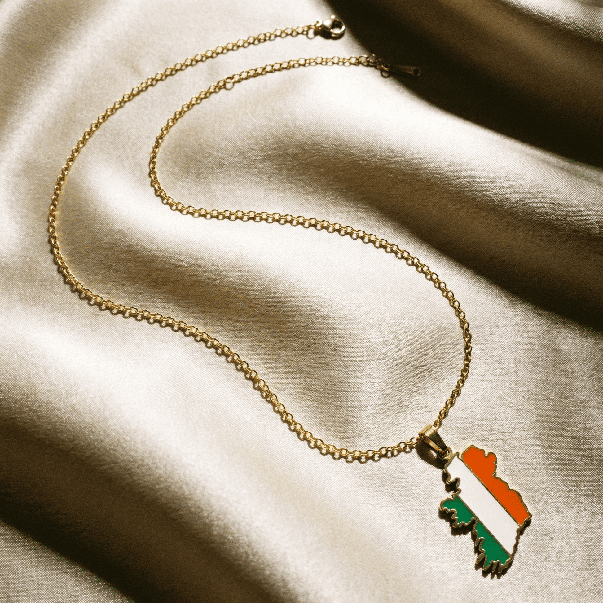 Eirin Apparel Necklace Map of Ireland Tricolour Necklace – ‘Bratach na hÉireann’ (Flag of Ireland)