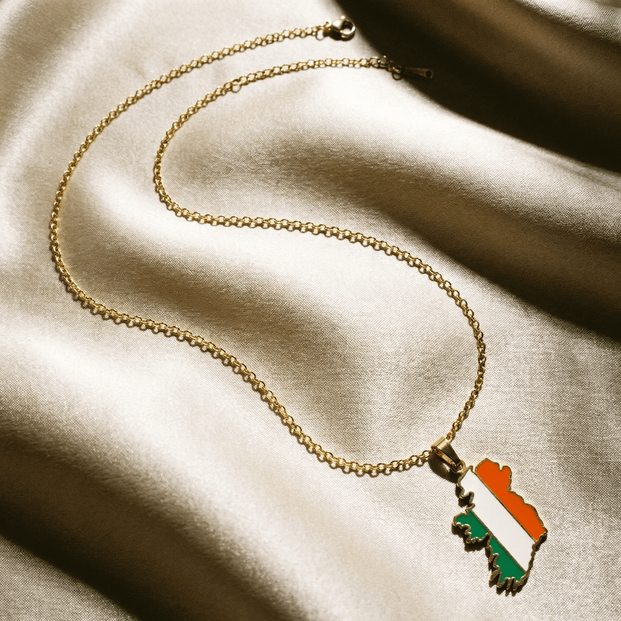 Eirin Apparel Necklace Map of Ireland Tricolour Necklace – ‘Bratach na hÉireann’ (Flag of Ireland)