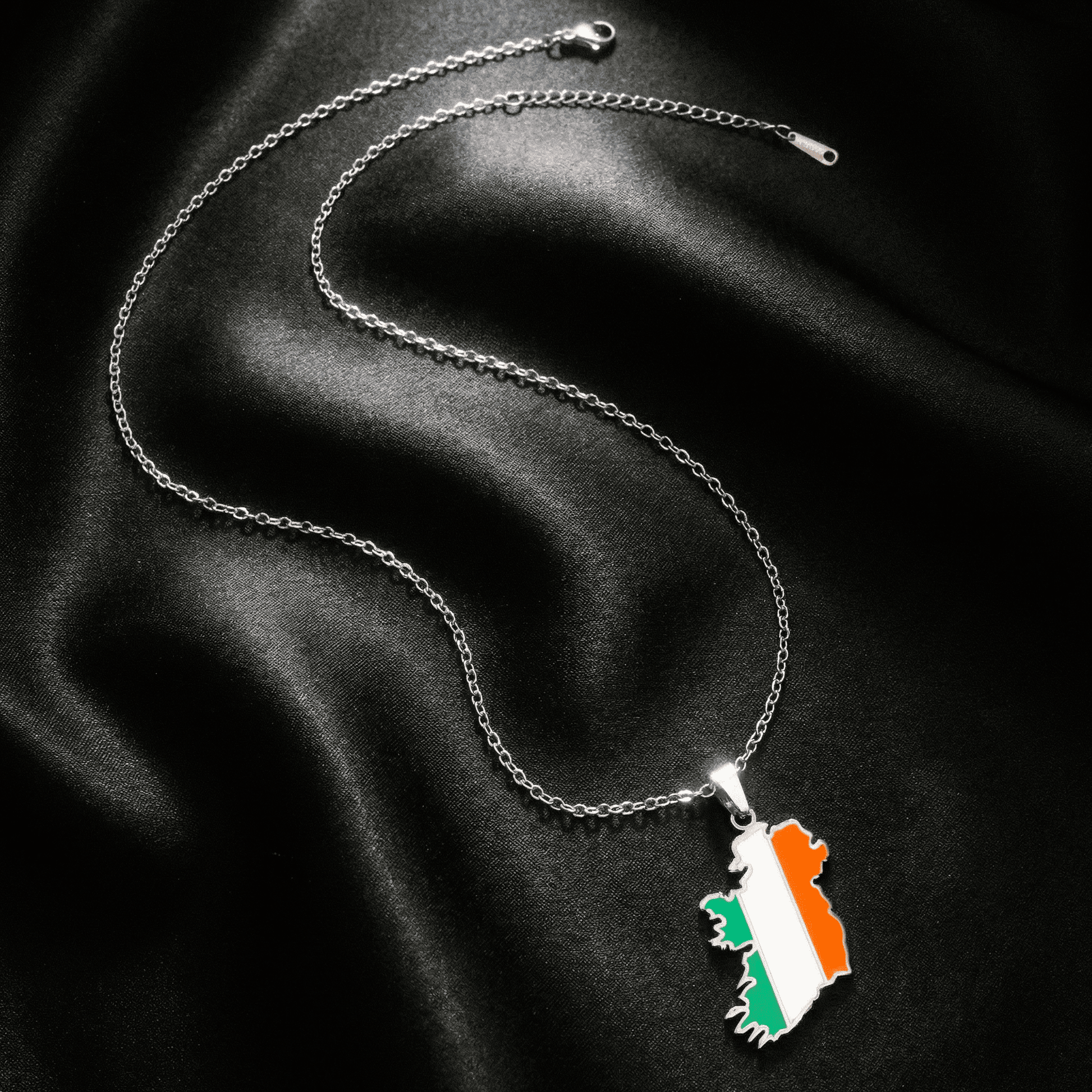 Eirin Apparel Necklace Map of Ireland Tricolour Necklace – ‘Bratach na hÉireann’ (Flag of Ireland)