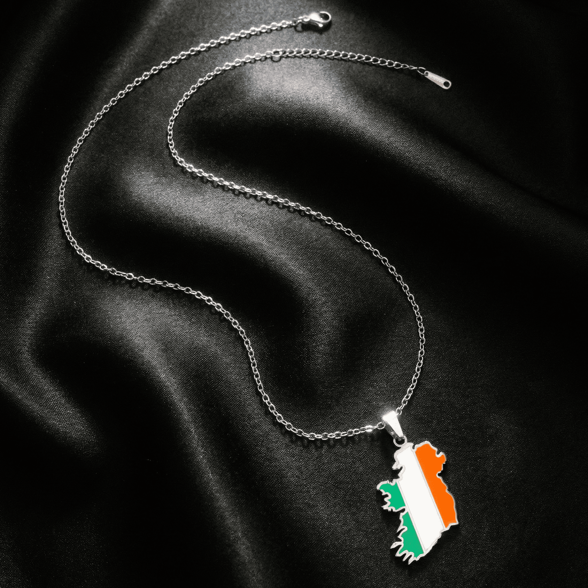 Eirin Apparel Necklace Map of Ireland Tricolour Necklace – ‘Bratach na hÉireann’ (Flag of Ireland)