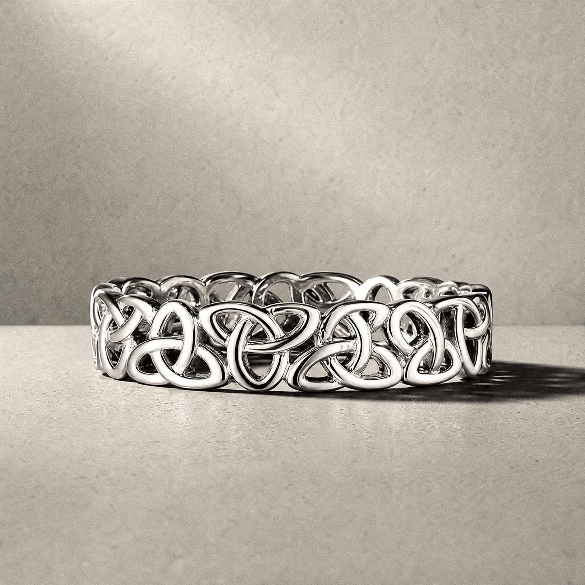 Eirin Apparel Women's Ring Women's Celtic Knot Ring – 'Síorfhite' (Everwoven)