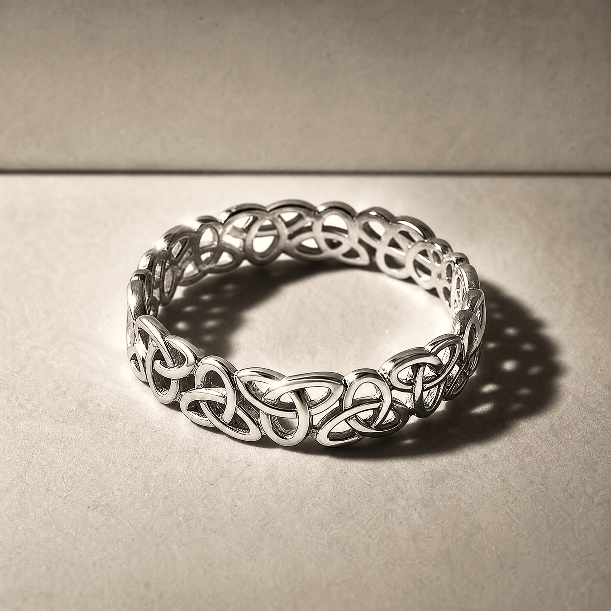 Eirin Apparel Women's Ring Women's Celtic Knot Ring – 'Síorfhite' (Everwoven)