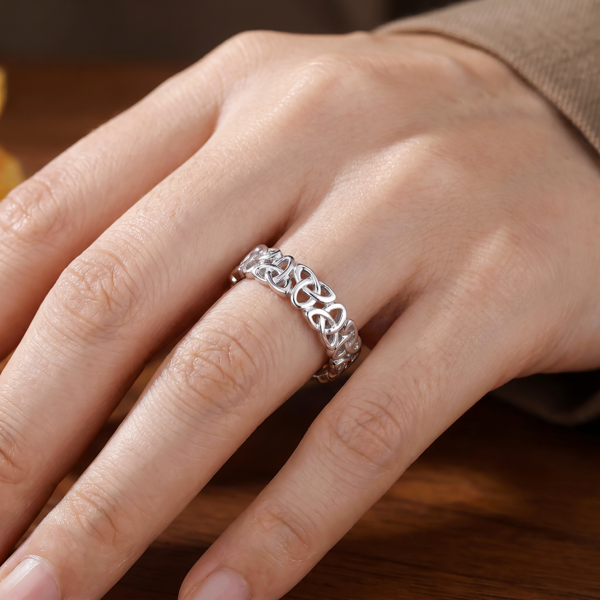 Eirin Apparel Women's Ring Women's Celtic Knot Ring – 'Síorfhite' (Everwoven)