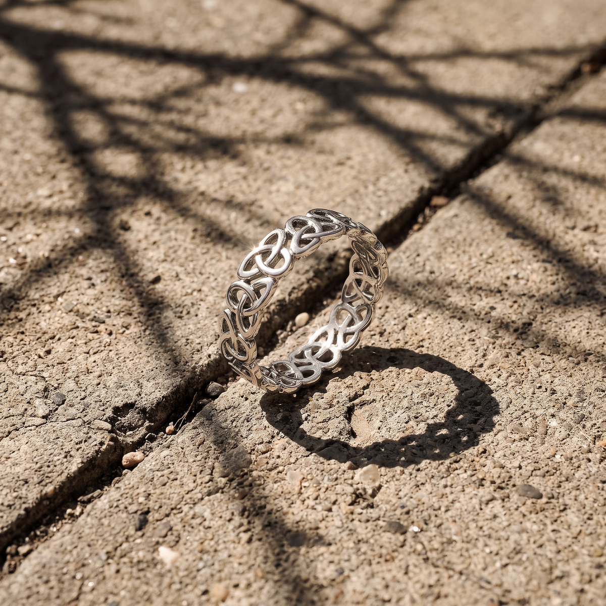 Eirin Apparel Women's Ring Women's Celtic Knot Ring – 'Síorfhite' (Everwoven)