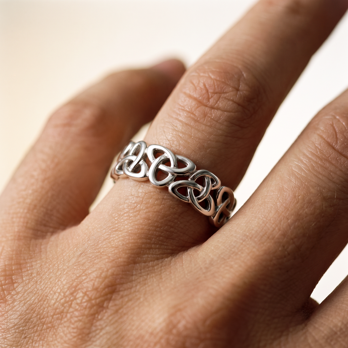 Eirin Apparel Women's Ring Women's Celtic Knot Ring – 'Síorfhite' (Everwoven)